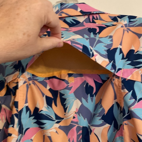 Reel Legends SPF sleeveless top peach colors - Picture 5 of 5